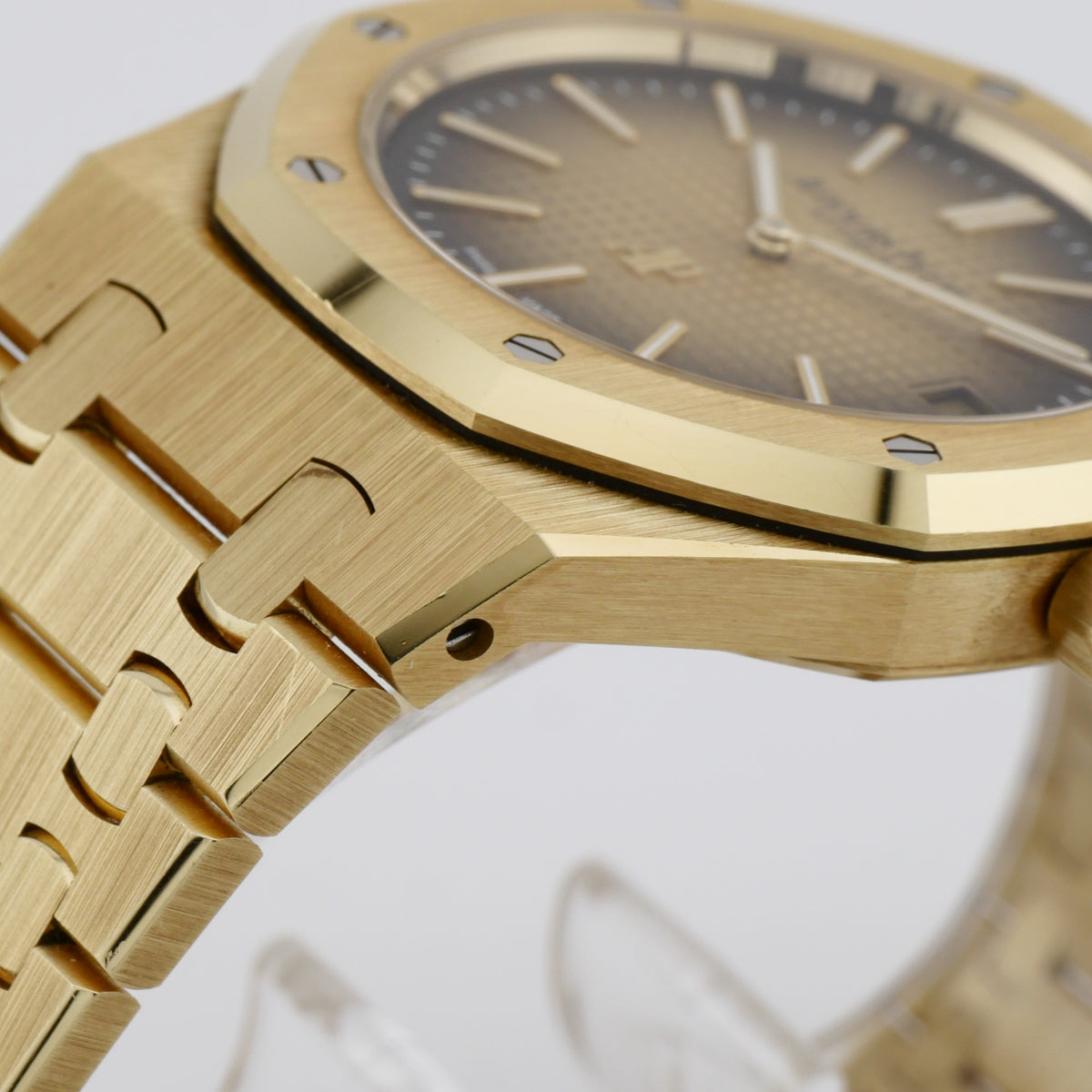 Audemars Piguet Royal Oak ''Jumbo'' Ultra Thin Gelbgold 16202BA.OO.1240BA.02 - 2024