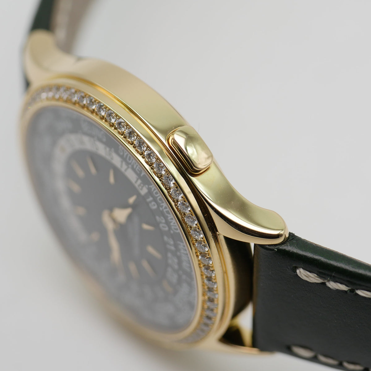 Patek Philippe World Time Gelbgold 7130R-014 - 2022